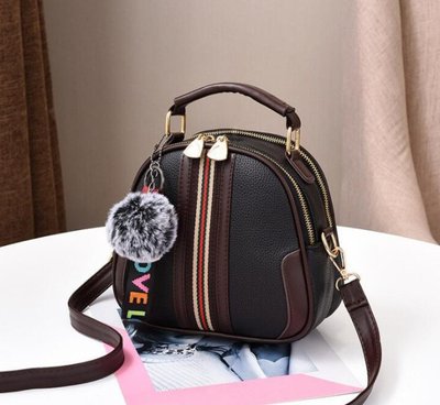 Женская маленькая сумочка с меховым брелком, мини-сумка с меховой подвеской, сумка эко кожа Черный 649Ч фото