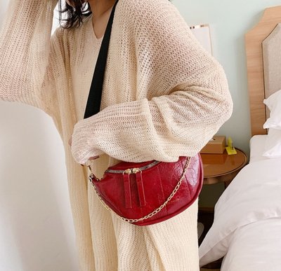 Женская сумочка бананка на плечо Красный 565Б фото