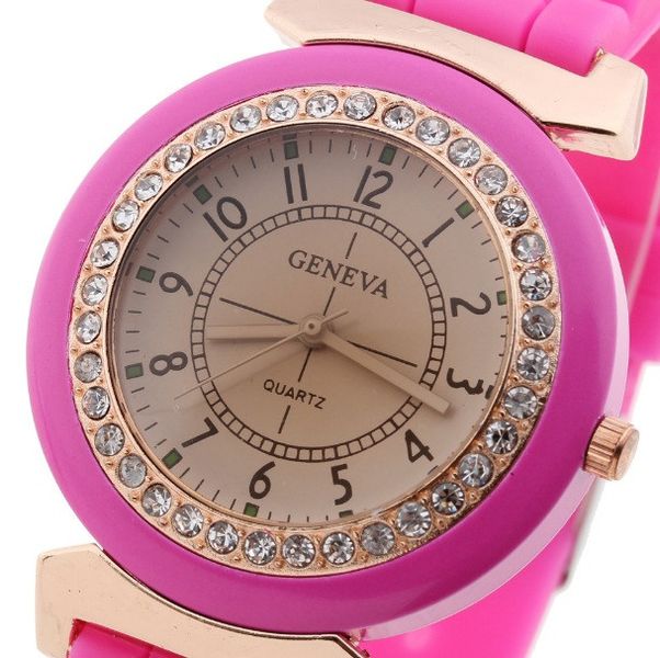 Силиконовые женские часы на руку черные Geneva. Стильные наручные часы для женщин с силиконовым ремешком Малиновый 074М фото