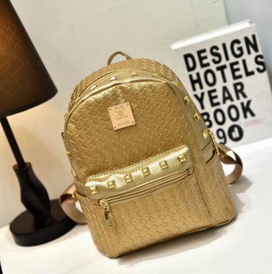 Женский плетеный мини рюкзак с шипами золотистый, рюкзачок золотой прогулочный 185Г фото