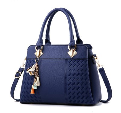 Классическая женская сумка через плечо с брелком, модная и качественная женская сумочка эко кожа повседневная Синий 673С фото