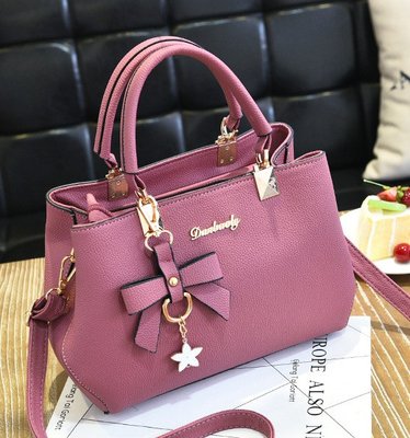 Модная женская сумка с брелком Розовый 379Д фото