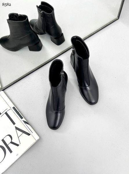 Жіночі черевики чорні демі 8582 фото
