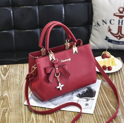 Модная женская сумка с брелком Красный 379КР фото