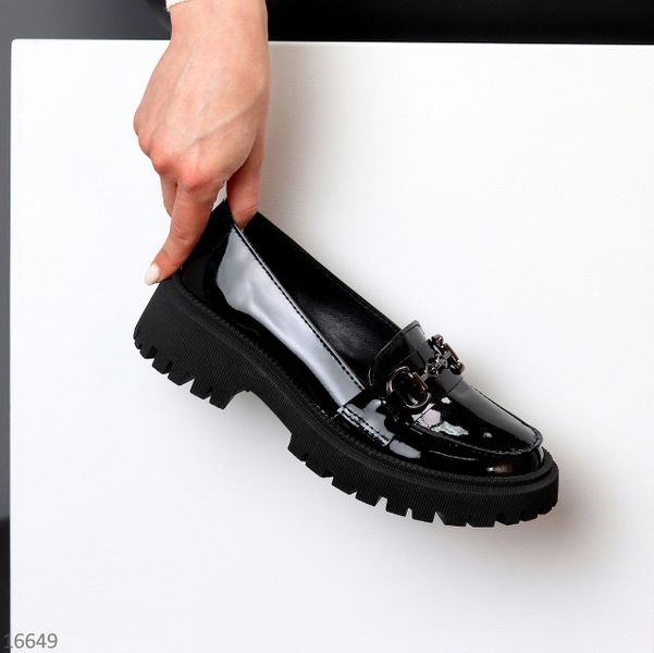 Черные лаковые глянцевые туфли лоферы  16649 фото